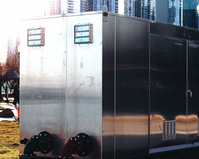 Bongkar Keunggulan Genset Container: Solusi Tepat Ruang Penyimpanan Ringkas!