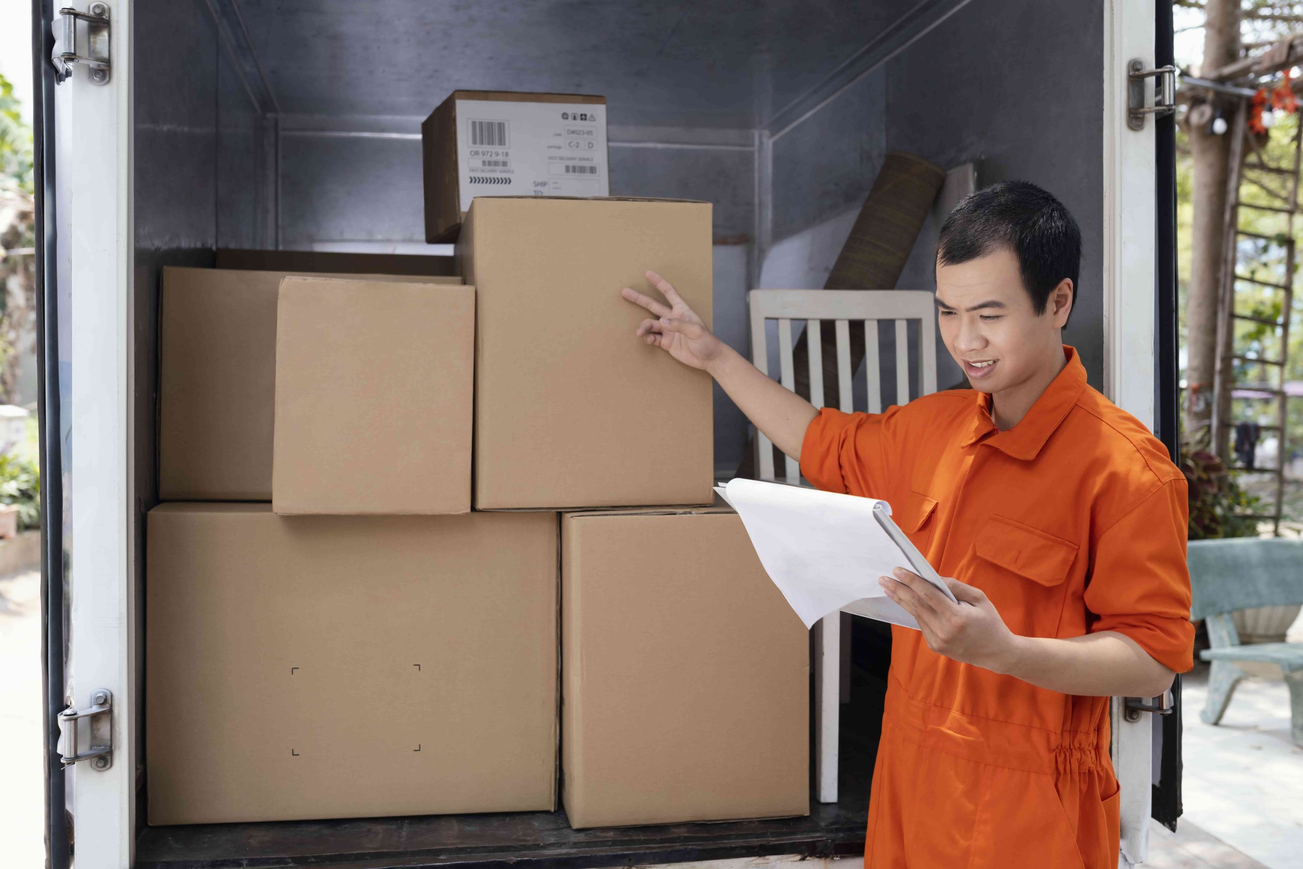 6 Hal Yang Wajib Dicantumkan Pada Label Paket Cargo Surabaya Makassar
